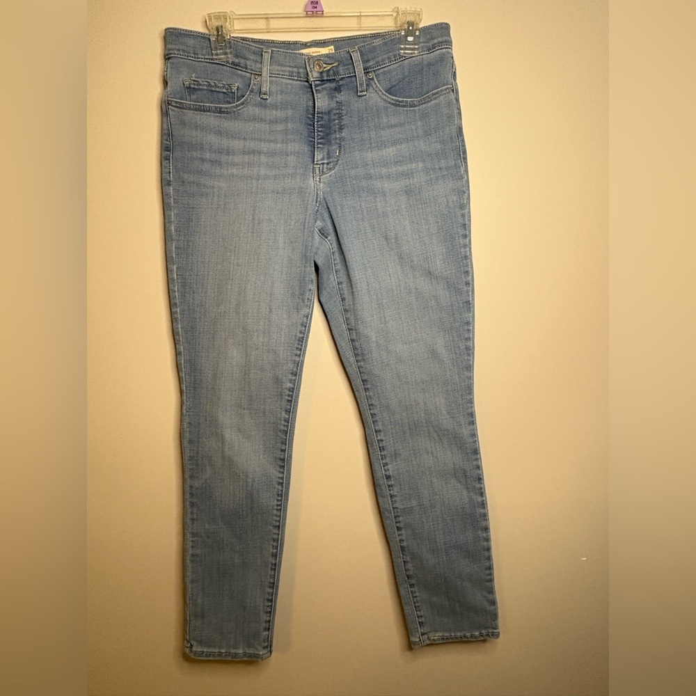 Women’s Levi’s 311 shaping skinny jeans size W29 L30